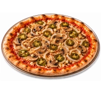 Tomatensaus, kaas, champignons, ui, galapeno peper en verse knoflook.