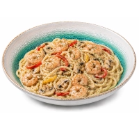 Onze pasta del padrone bestaat uit garnalen met champignons, zoete pepertjes in roomsaus. 