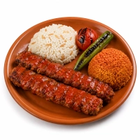 Adana kebab met tomatensaus en roomboter (2 spiezen)