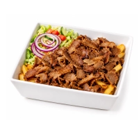 Onze kapsalon doner bestaat uit friet, doner, salade en afgemaakt met gesmolten kaas en saus naar keuze.<br>