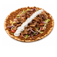 Lahmacun met doner,salade en saus naar keuze.