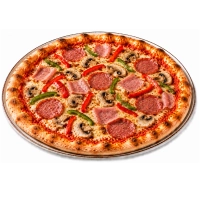 Tomatensaus, kaas, ham, salami, champignons en paprika.